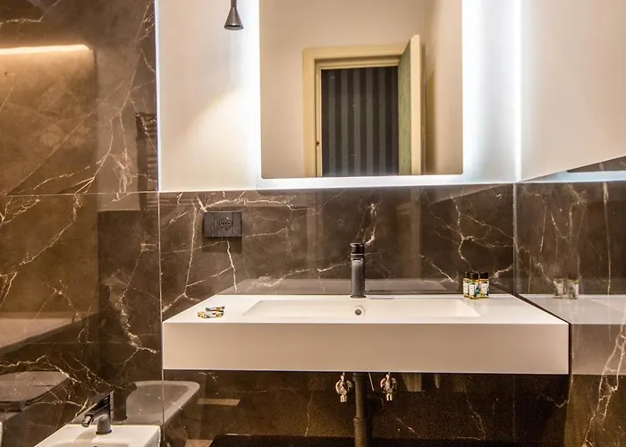 Royal Arthouse Lady Marys Tribunali Luxury - Family Napels