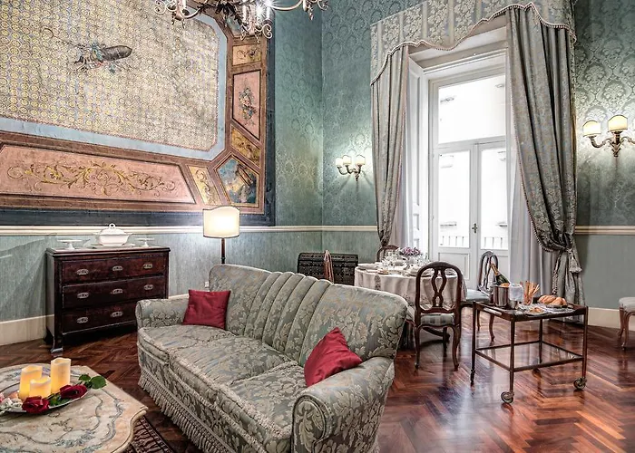 Appartement Royal Arthouse Lady Marys Tribunali Luxury - Family Napels