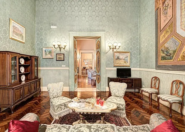 Royal Arthouse Lady Marys Tribunali Luxury - Family Napels